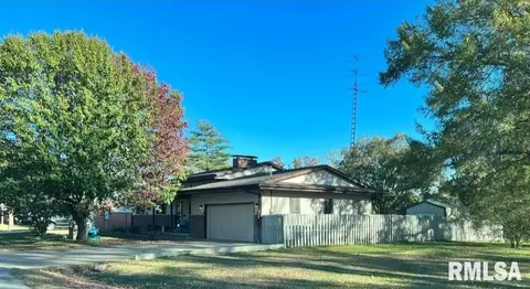 756 N Lake Dr, Du Quoin, IL 62832