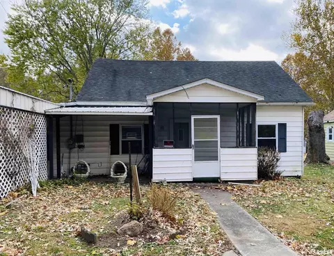 201 Pine St, De Soto, IL 62924