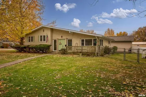 506 E Charles St, West Frankfort, IL 62896
