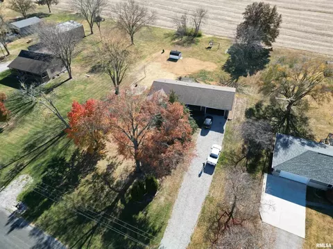 136 Greenview Rd, Centralia, IL 62801 photo 2