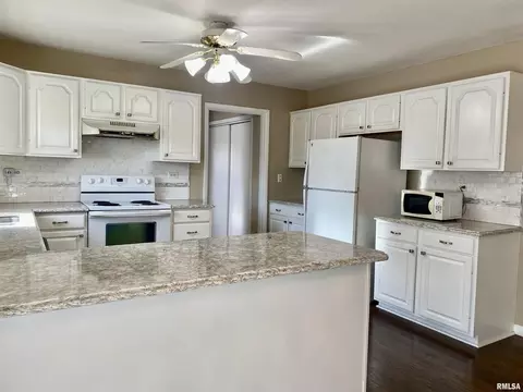 136 Greenview Rd, Centralia, IL 62801 photo 8