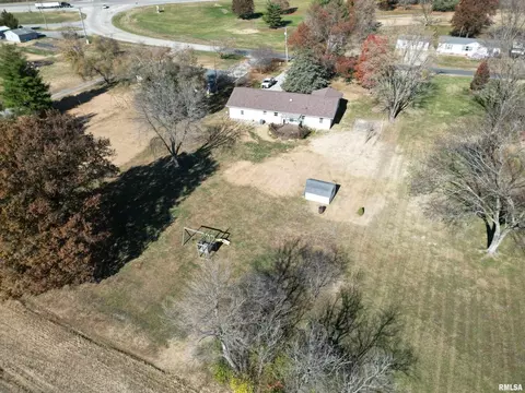 136 Greenview Rd, Centralia, IL 62801 photo 4