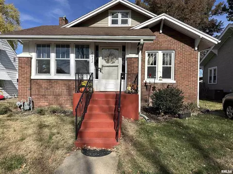 2032 Elm St, Murphysboro, IL 62966 photo 2