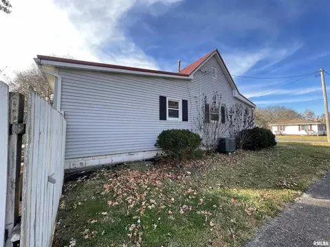 607 E Carter St, Marion, IL 62959 photo 4