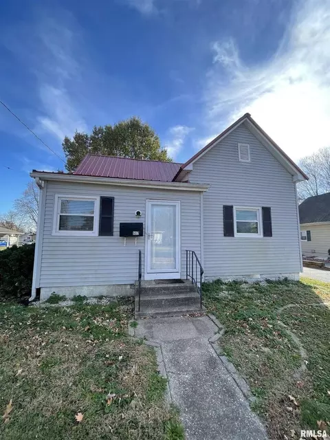 607 E Carter St, Marion, IL 62959 photo 2