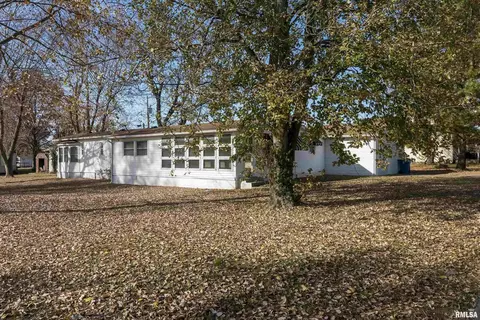215 N Park St, Hurst, IL 62949