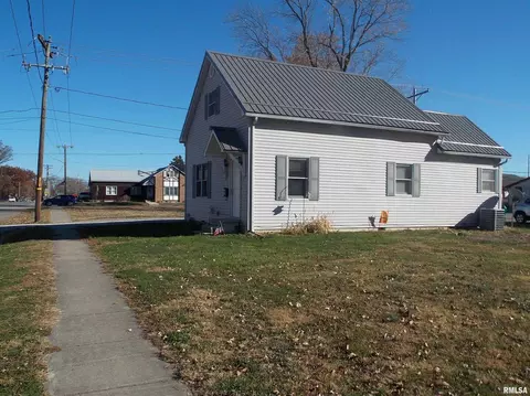 110 W Hardin St, Centralia, IL 62801 photo 2