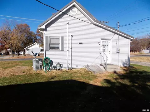 110 W Hardin St, Centralia, IL 62801 photo 4