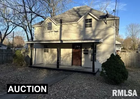 604 S Maple St, West Frankfort, IL 62896