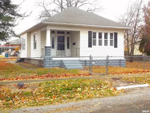 108 N Douglas St, Centralia, IL 62801