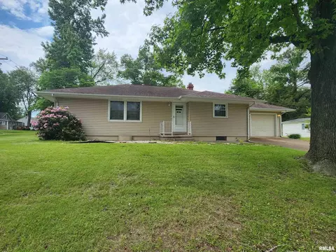 515 E Winters Ave, Du Quoin, IL 62832