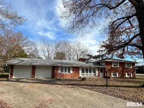 905 S Giant City Rd, Carbondale, IL 62901