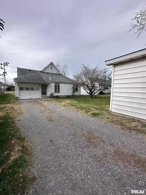 809 N Granite St, Marion, IL 62959 photo 2