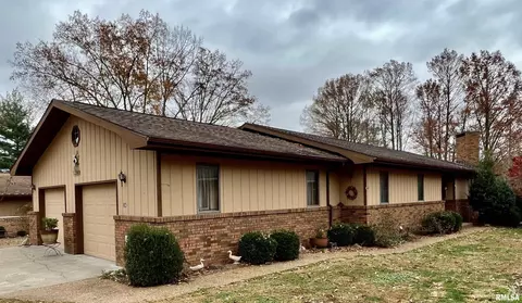 36 E New Thompson Lake Rd, Carbondale, IL 62901