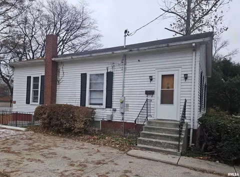 318 Vine St, Harrisburg, IL 62946