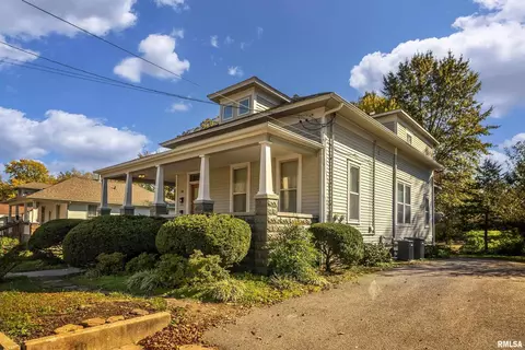 807 W Walnut St, Carbondale, IL 62901