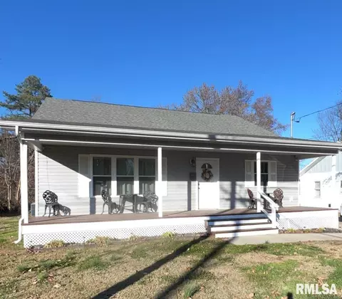 107 W Bond St, Benton, IL 62812
