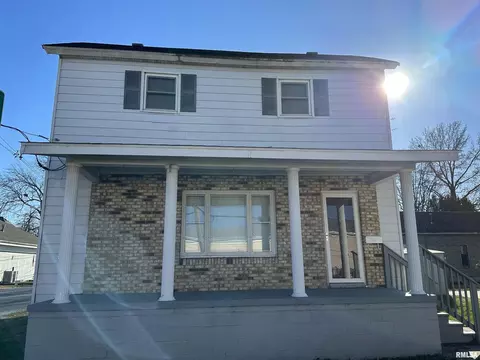 203 E Poplar St, Du Quoin, IL 62832