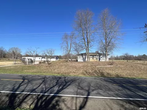 121 County Highway 16 Rd, Xenia, IL 62899