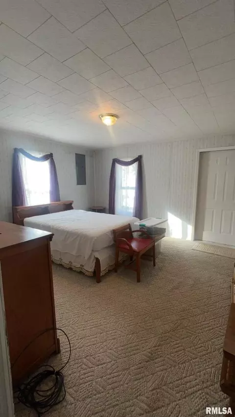 606 S State St, Christopher, IL 62822 photo 16