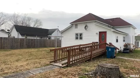 606 S State St, Christopher, IL 62822 photo 3