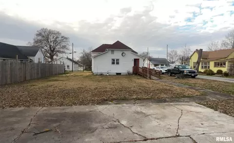 606 S State St, Christopher, IL 62822 photo 2