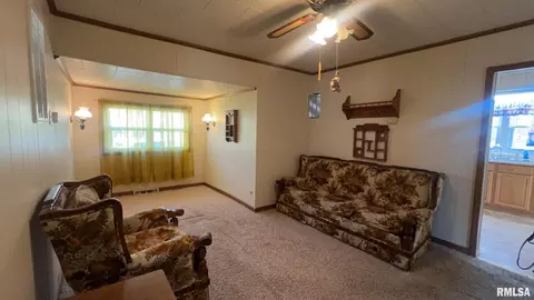 606 S State St, Christopher, IL 62822 photo 7
