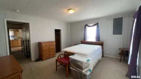 606 S State St, Christopher, IL 62822 photo 15