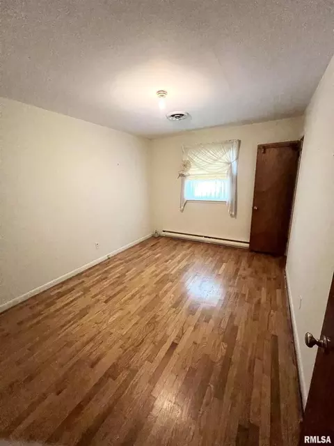 200 E Van Buren St, Herrin, IL 62948 photo 11