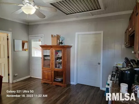 409 E 9th St, Johnston City, IL 62951 photo 6