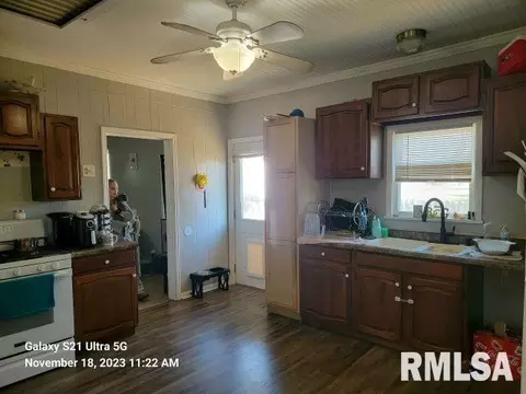 409 E 9th St, Johnston City, IL 62951 photo 8