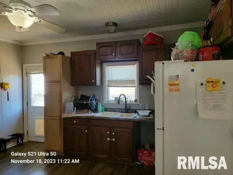 409 E 9th St, Johnston City, IL 62951 photo 9