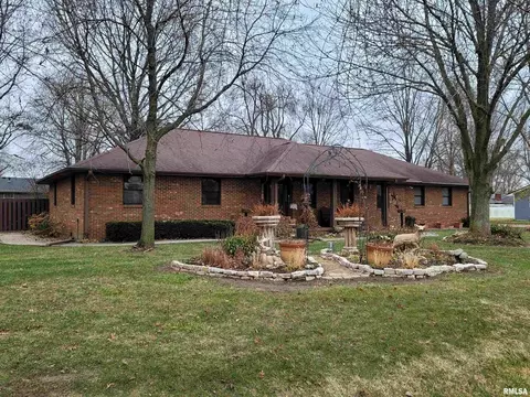 2624 S Broadway Ave, Salem, IL 62881