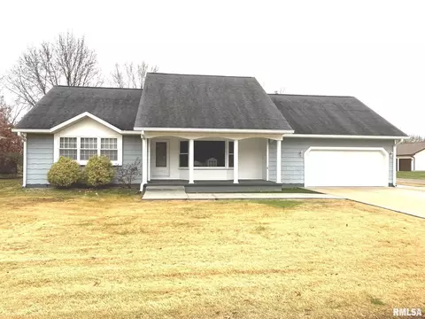 519 Cottonwood Dr, Salem, IL 62881