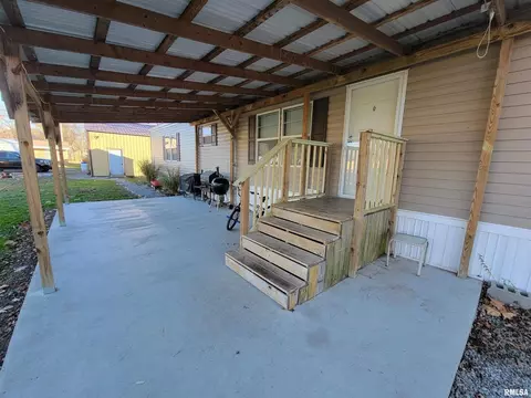 323 S Sycamore St, Flora, IL 62839 photo 8