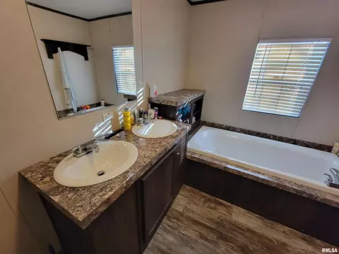 323 S Sycamore St, Flora, IL 62839 photo 20