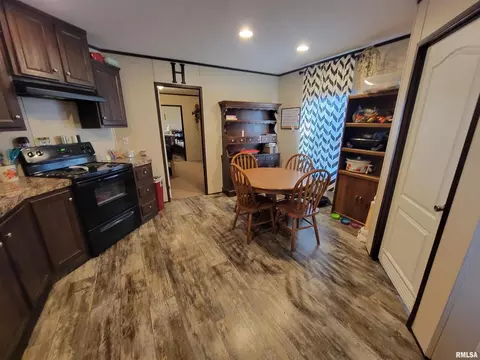 323 S Sycamore St, Flora, IL 62839 photo 16