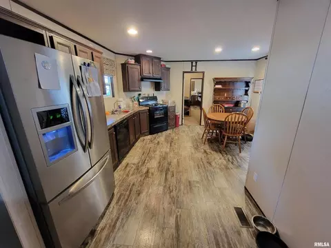 323 S Sycamore St, Flora, IL 62839 photo 13