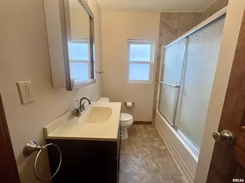 607 E 7th St, Centralia, IL 62801 photo 8