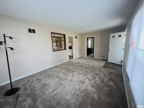 607 E 7th St, Centralia, IL 62801 photo 3