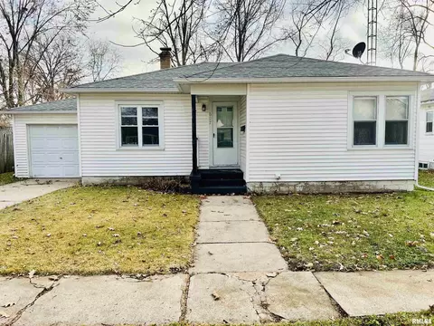 607 E 7th St, Centralia, IL 62801