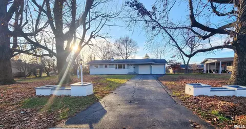 5 Cherry Dr, Mount Vernon, IL 62864