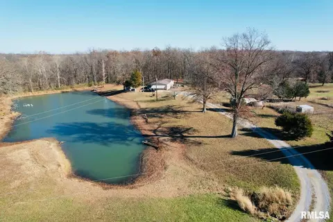 5339 E Dix Irvington Rd, Walnut Hill, IL 62893