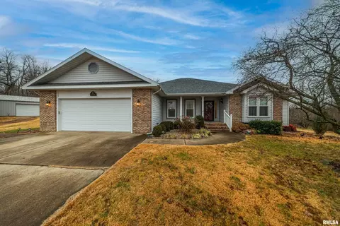 14080 Eastland Dr, Mount Vernon, IL 62864