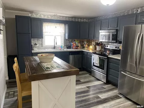 1102 Grayson St, Benton, IL 62812 photo 11