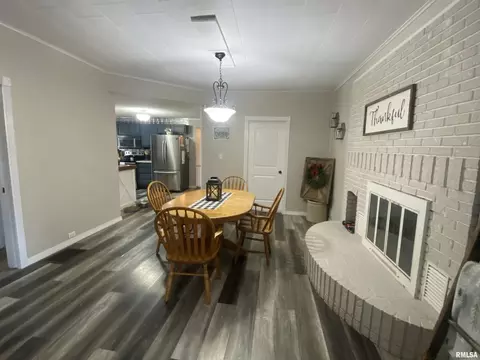 1102 Grayson St, Benton, IL 62812 photo 9