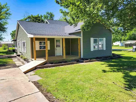 229 W 2nd St, Xenia, IL 62899
