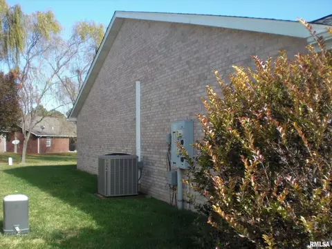 604 Lake Harbor Dr, Marion, IL 62959 photo 13