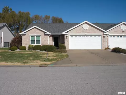604 Lake Harbor Dr, Marion, IL 62959