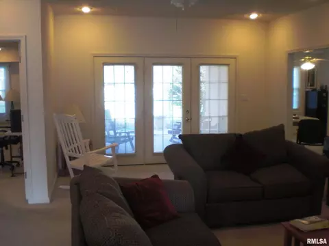 604 Lake Harbor Dr, Marion, IL 62959 photo 5